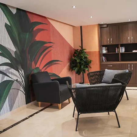Beatrix 2000 Apartment