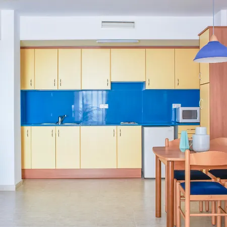 Beatrix 2000 Apartment